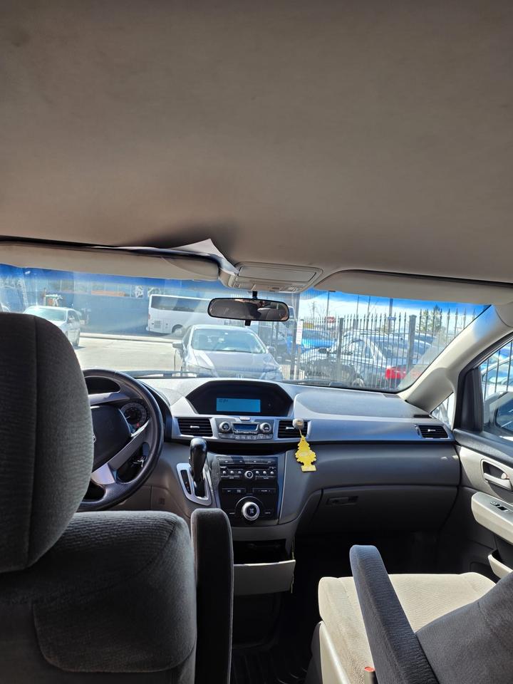 2011 Honda Odyssey LX Photo