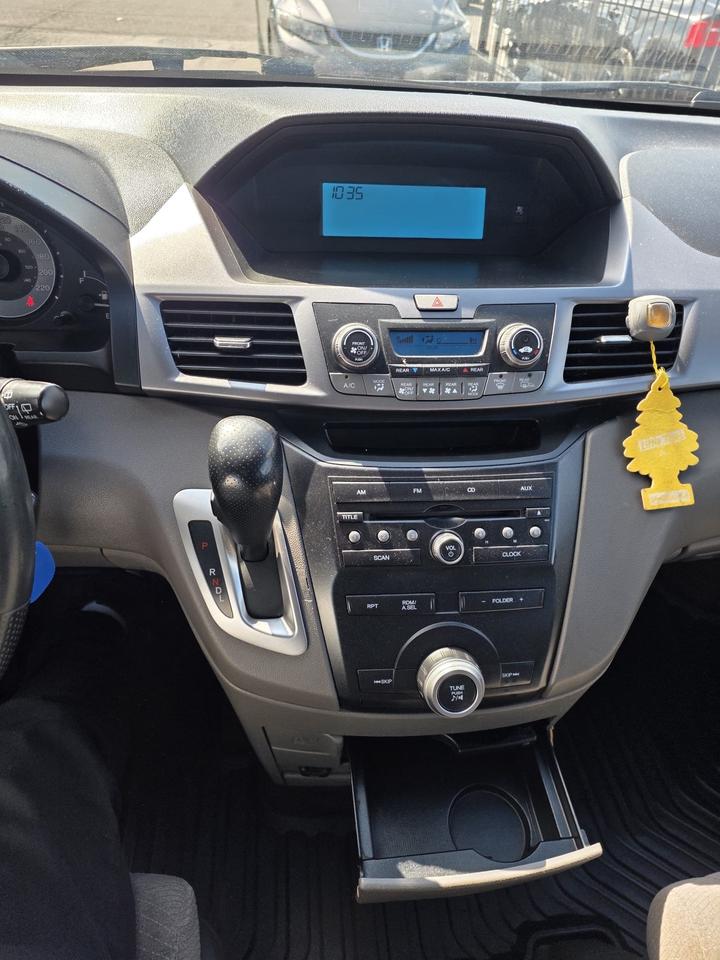 2011 Honda Odyssey LX Photo