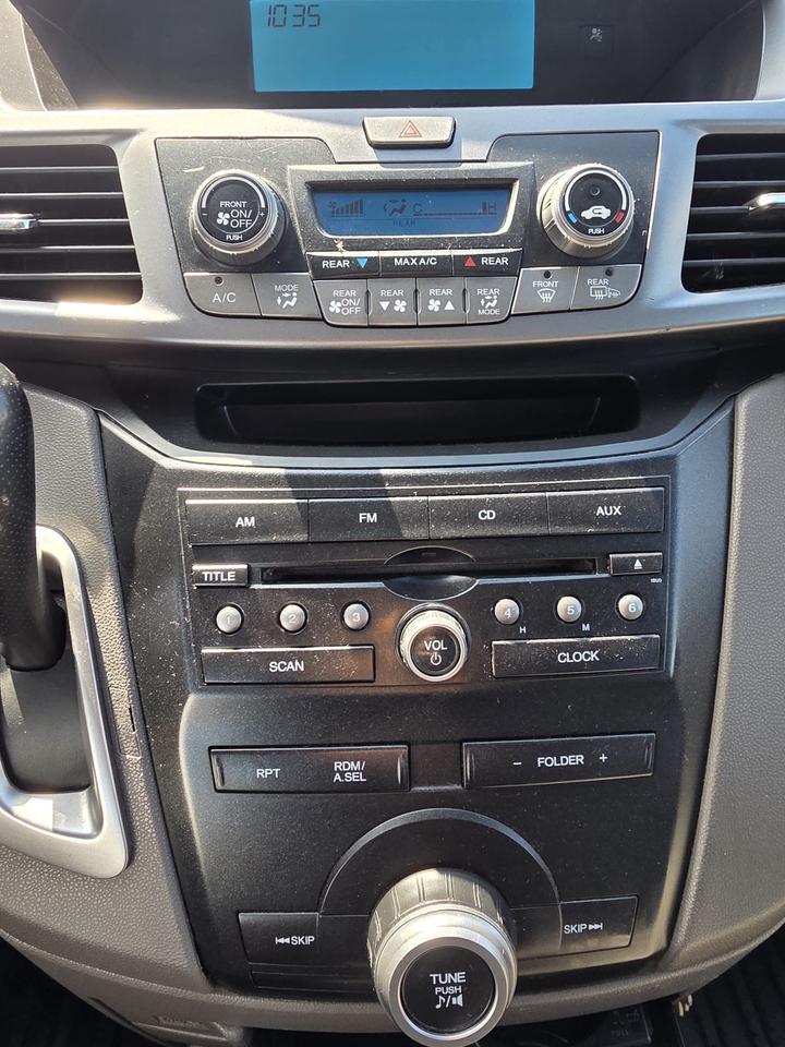 2011 Honda Odyssey LX Photo