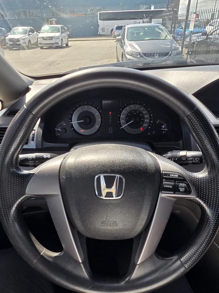 2011 Honda Odyssey LX Photo