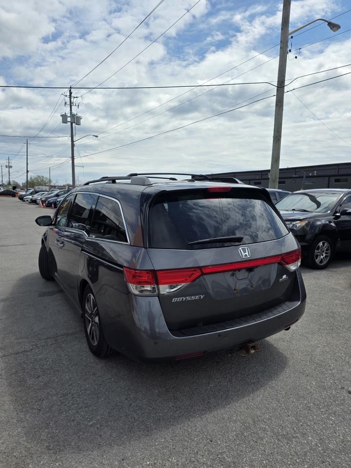 2017 Honda Odyssey Touring Photo2