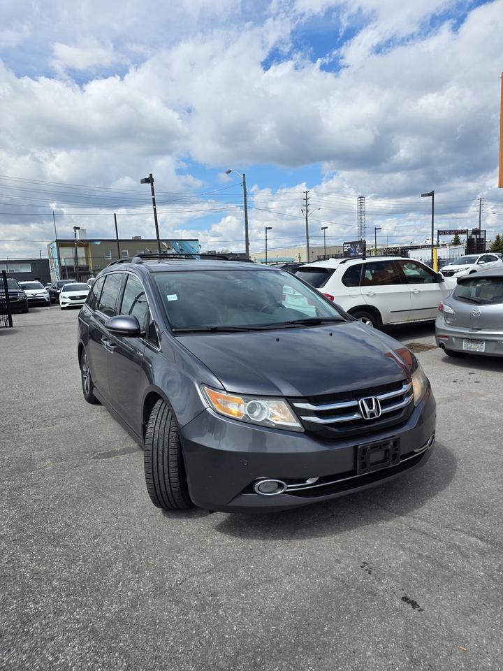 2017 Honda Odyssey Touring Photo1