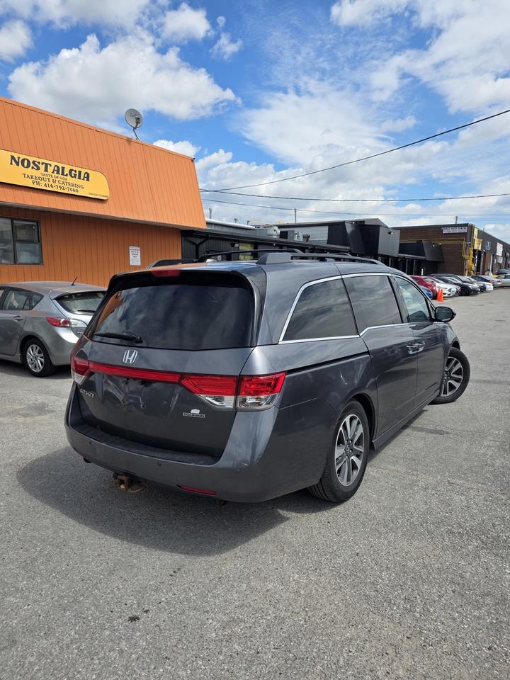 2017 Honda Odyssey Touring Photo3