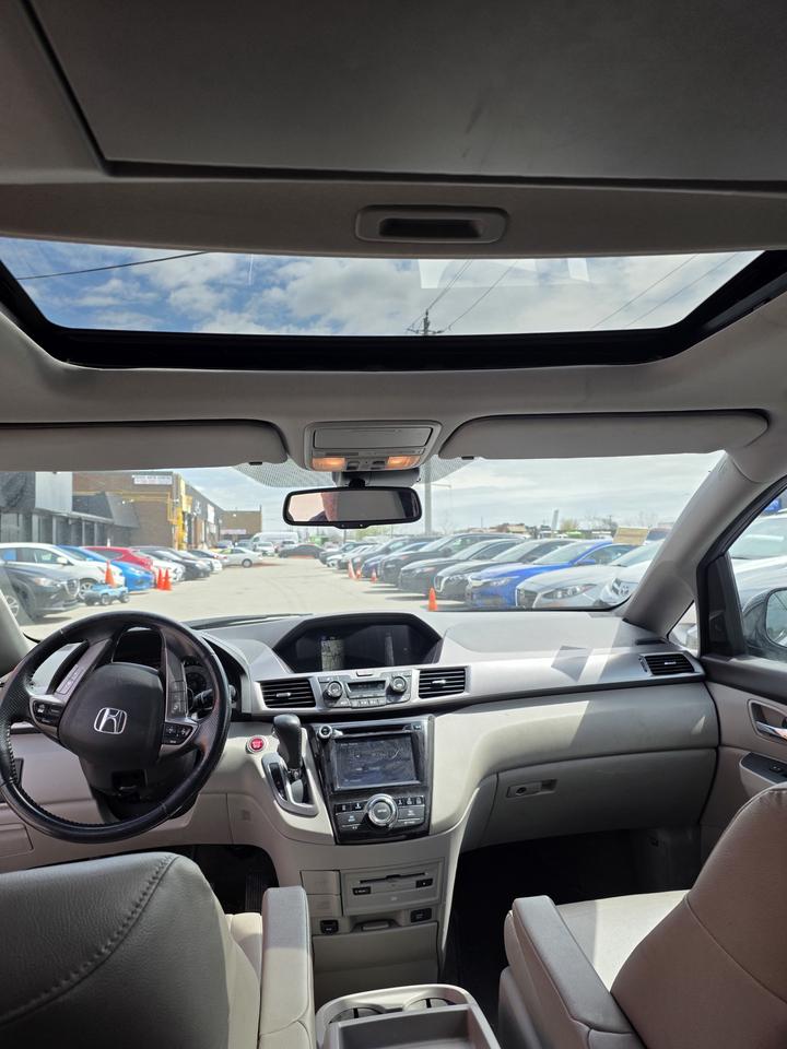 2017 Honda Odyssey Touring Photo