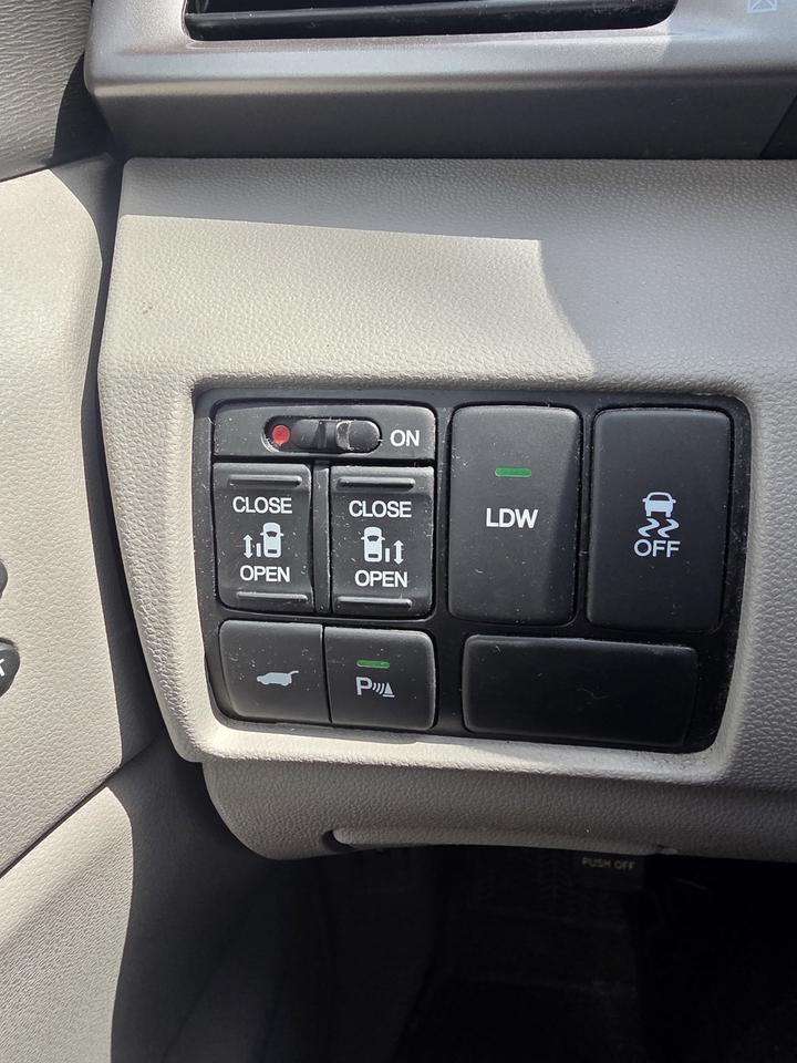 2017 Honda Odyssey Touring Photo