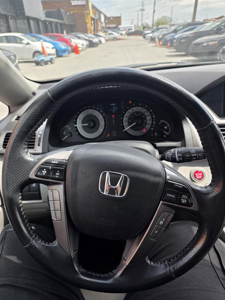 2017 Honda Odyssey Touring Photo