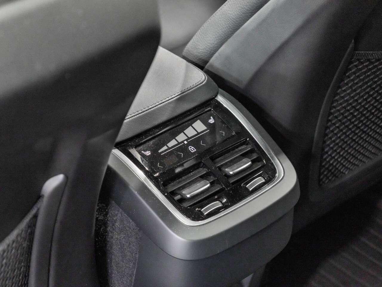 2023 Volvo XC90 B6 AWD Core 7-Seater Photo