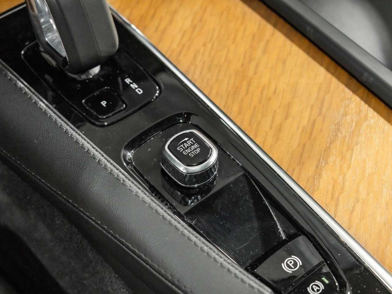 2023 Volvo XC90 B6 AWD Core 7-Seater Photo