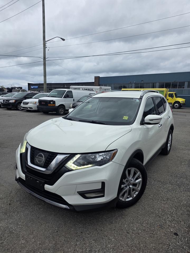 2017 Nissan Rogue SV Photo0