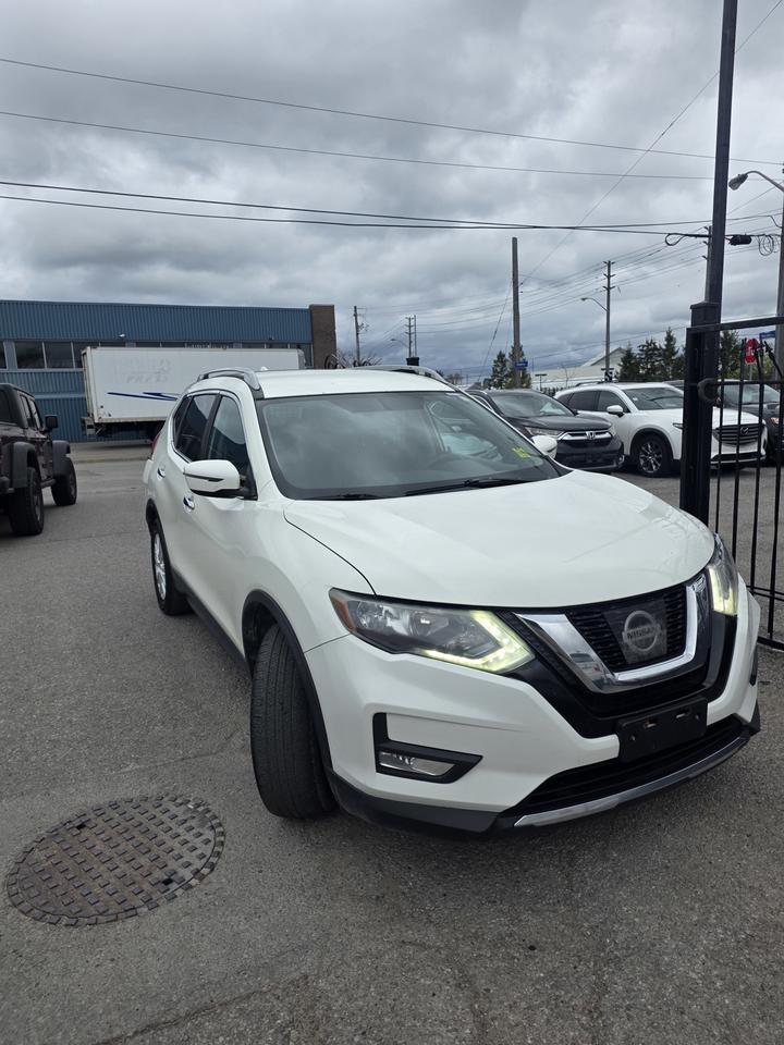 2017 Nissan Rogue SV Photo