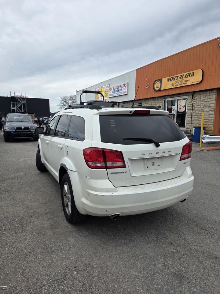 2011 Dodge Journey SXT Photo