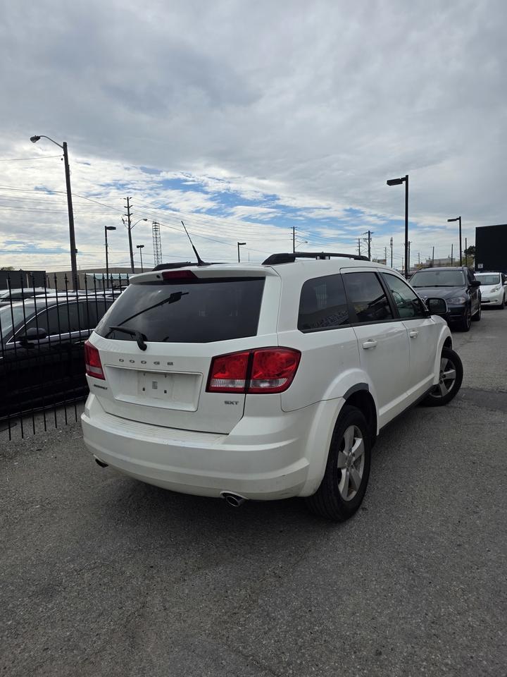 2011 Dodge Journey SXT Photo