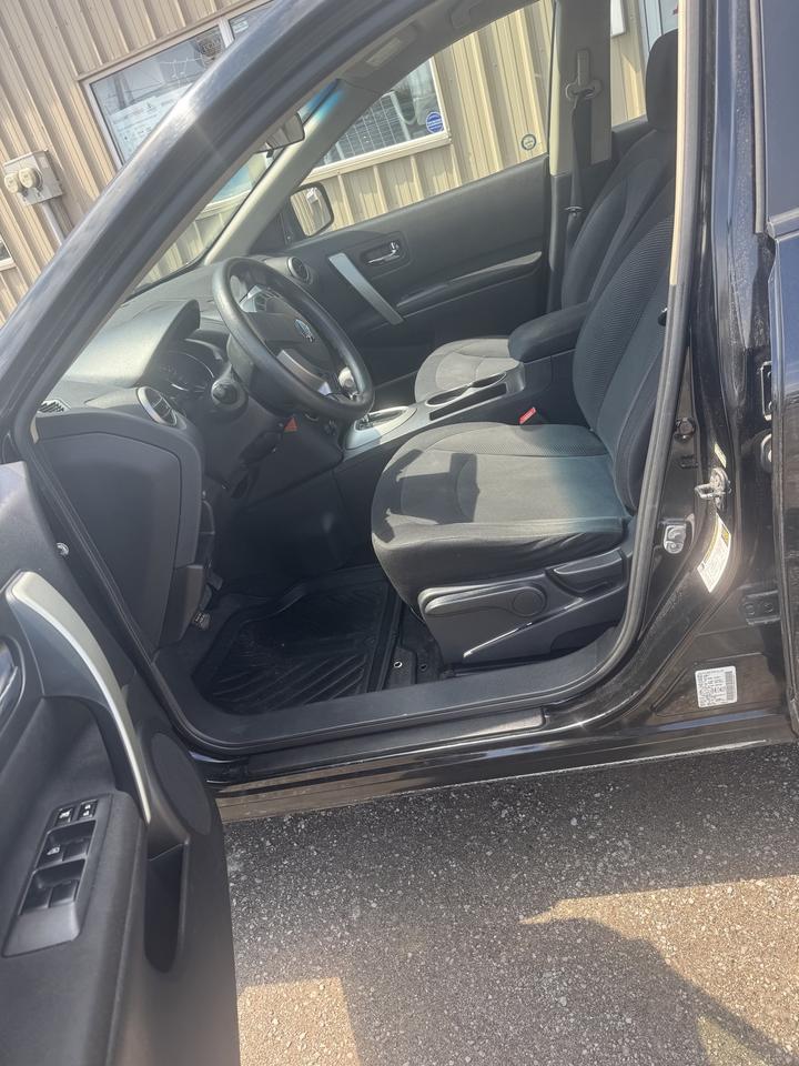 2011 Nissan Rogue SV Photo