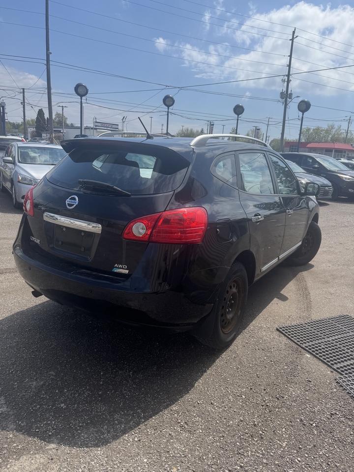 2011 Nissan Rogue SV Photo