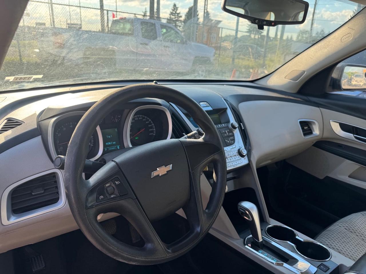 2010 Chevrolet Equinox LS Photo1