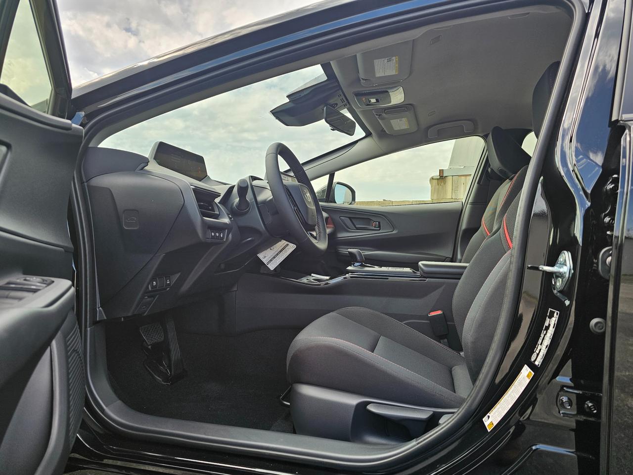 2027 Toyota Prius Plug-In Hybrid SE 5dr Hatchback Photo4
