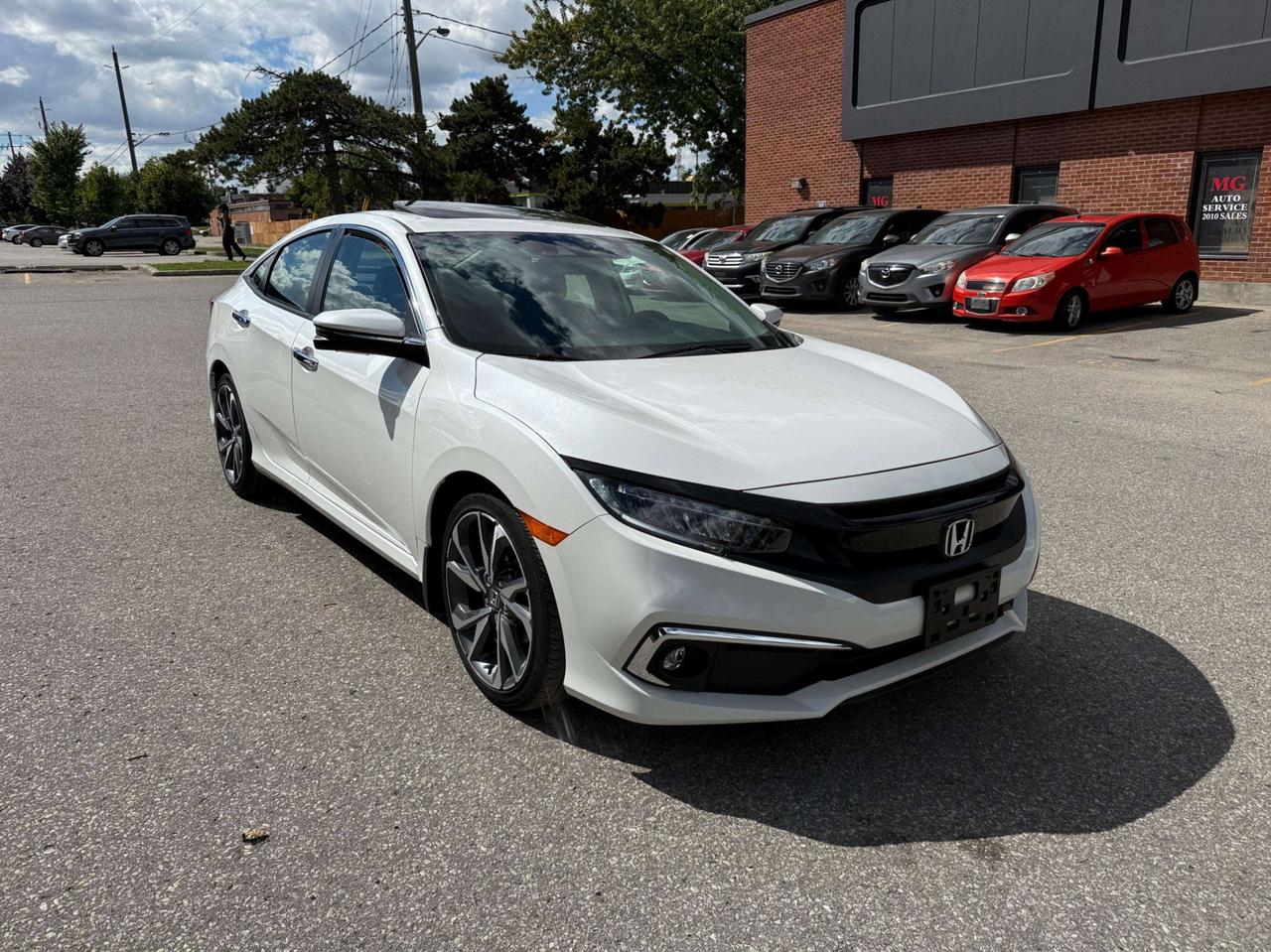 2019 Honda Civic Touring CVT, LEATHER SEATS, NAV, SUNROOF Photo