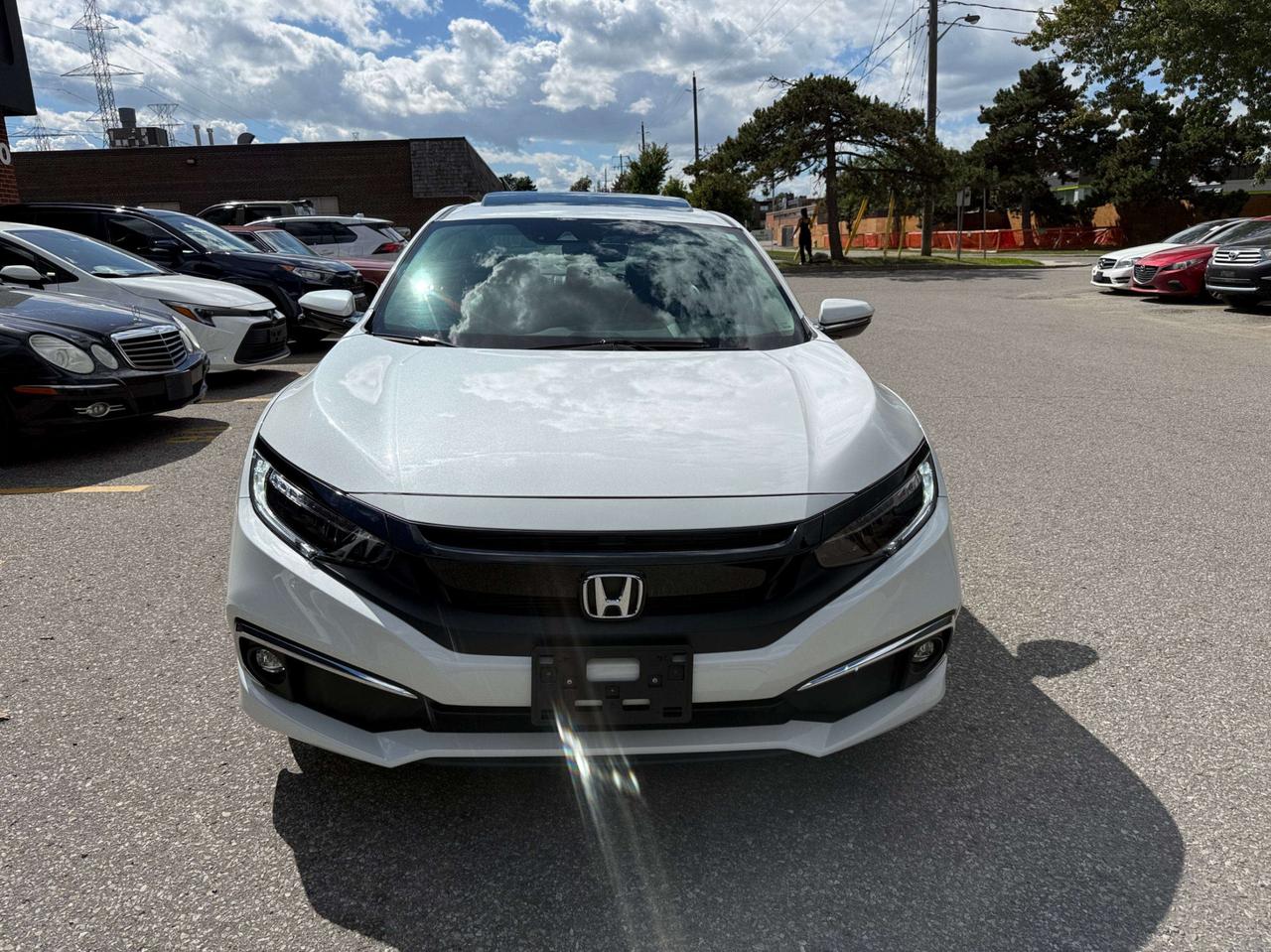 2019 Honda Civic Touring CVT, LEATHER SEATS, NAV, SUNROOF Photo