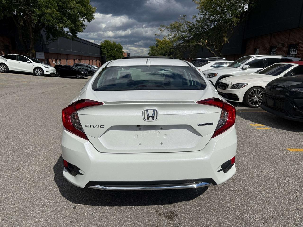 2019 Honda Civic Touring CVT, LEATHER SEATS, NAV, SUNROOF Photo