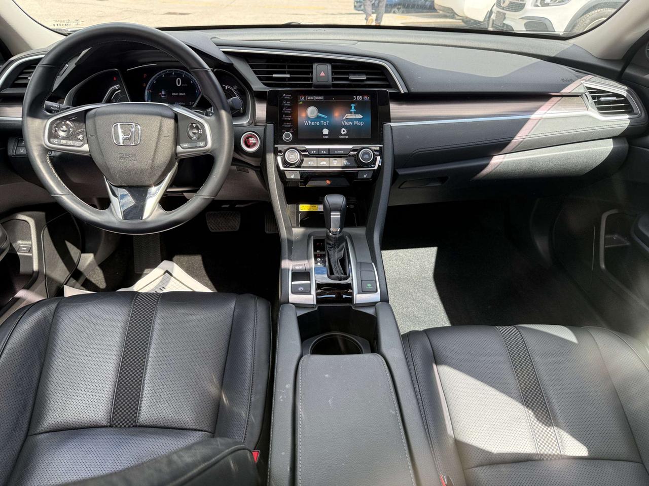 2019 Honda Civic Touring CVT, LEATHER SEATS, NAV, SUNROOF Photo