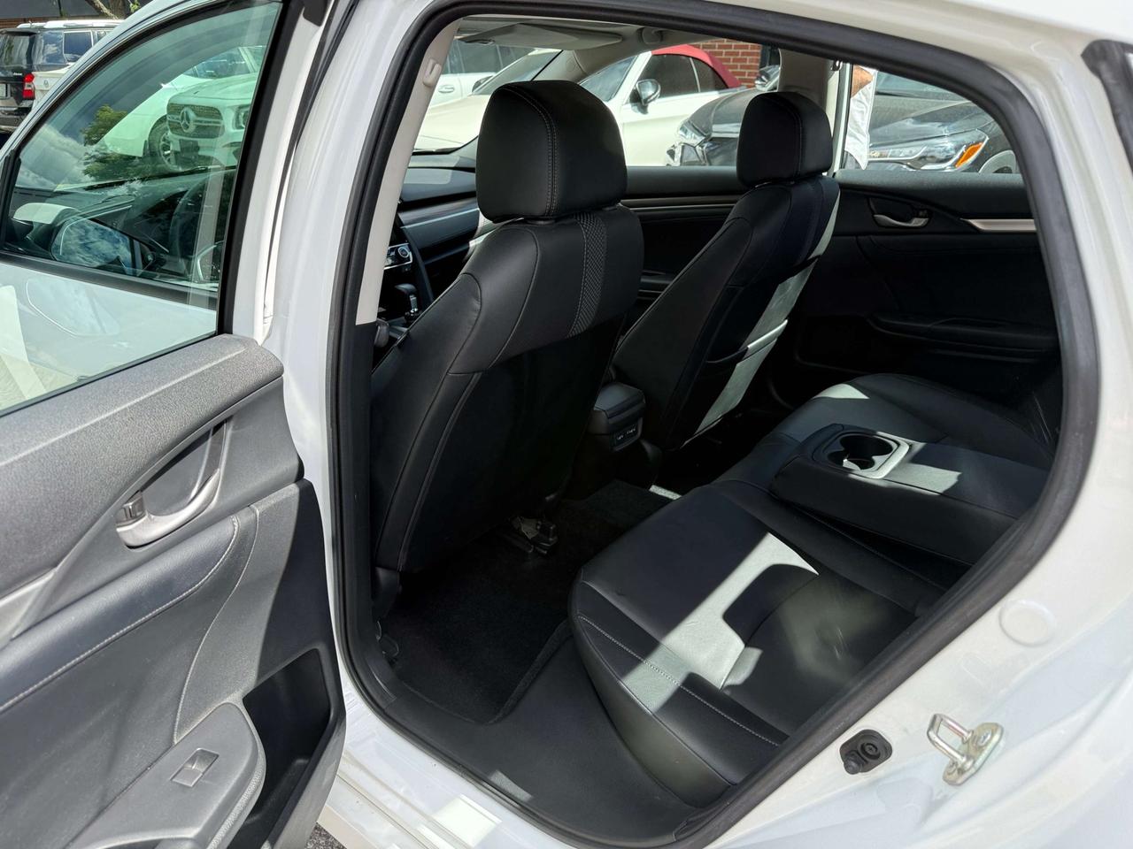 2019 Honda Civic Touring CVT, LEATHER SEATS, NAV, SUNROOF Photo