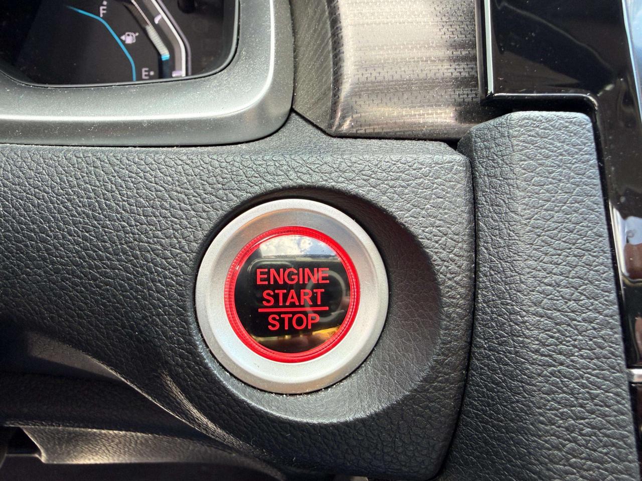 2019 Honda Civic Touring CVT, LEATHER SEATS, NAV, SUNROOF Photo