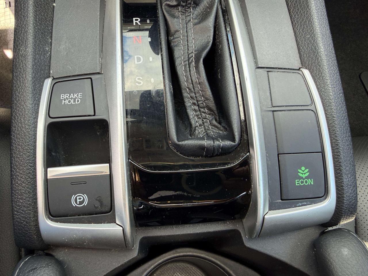 2019 Honda Civic Touring CVT, LEATHER SEATS, NAV, SUNROOF Photo