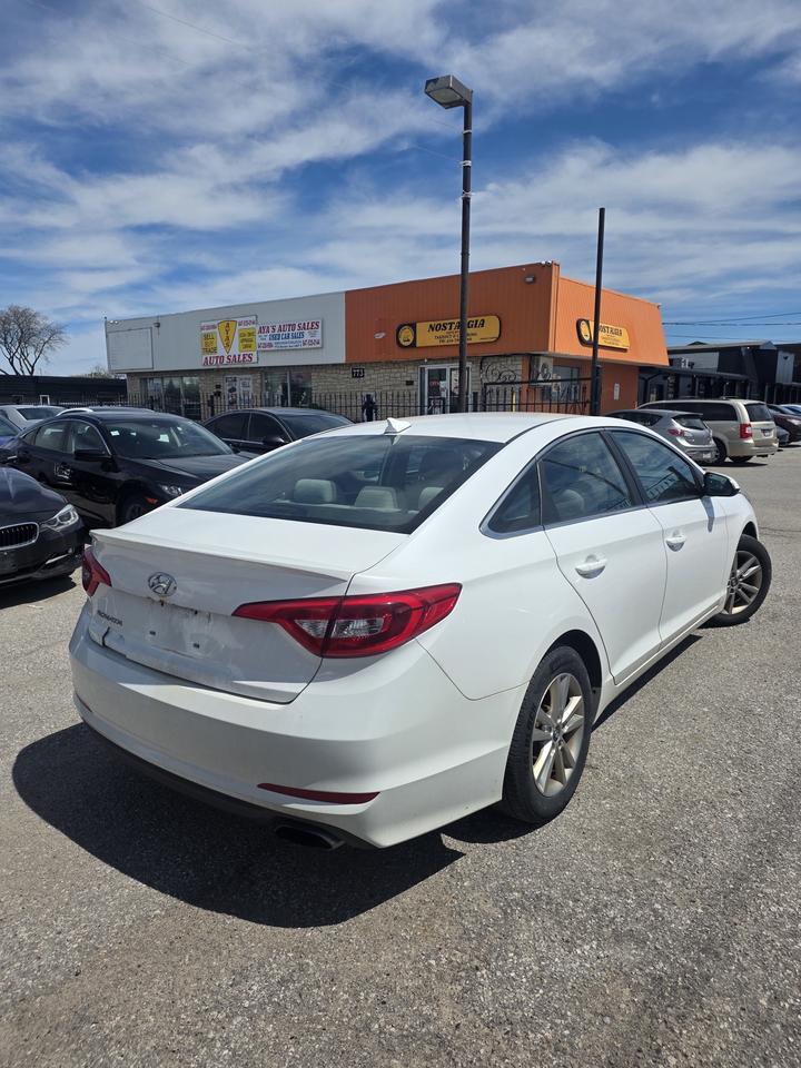 2015 Hyundai Sonata SE Photo