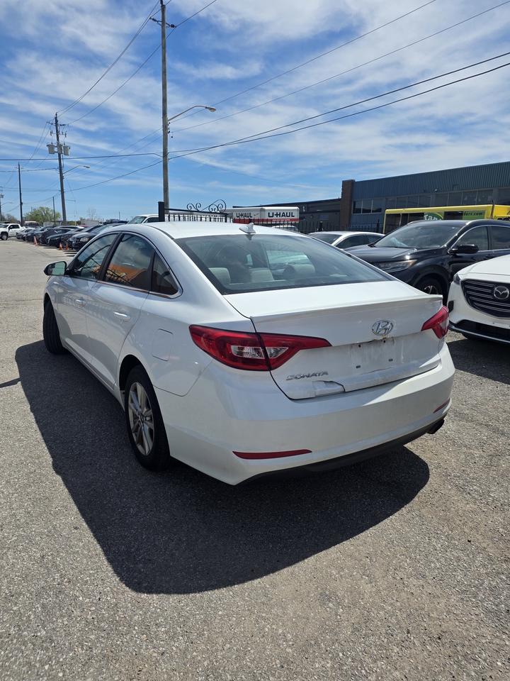 2015 Hyundai Sonata SE Photo