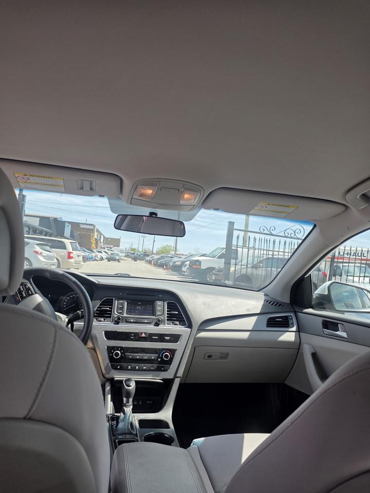 2015 Hyundai Sonata SE Photo
