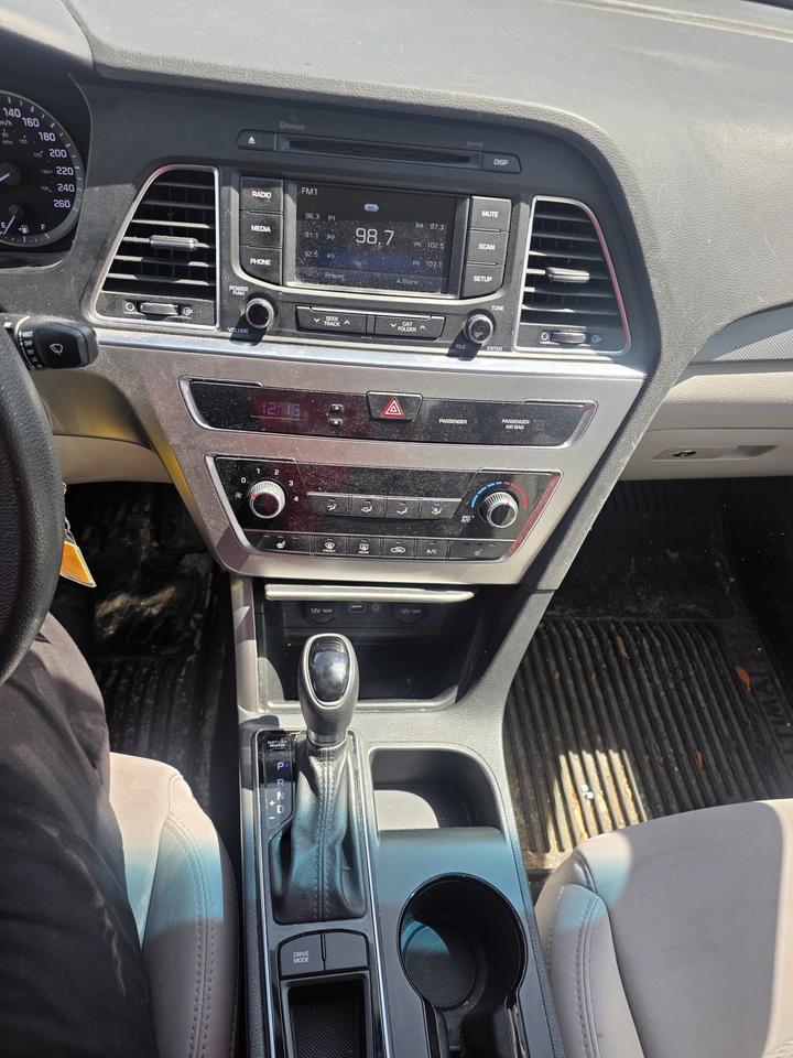 2015 Hyundai Sonata SE Photo