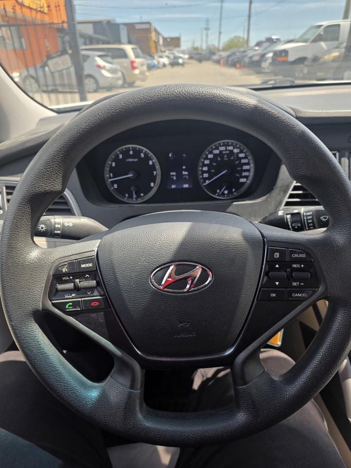 2015 Hyundai Sonata SE Photo