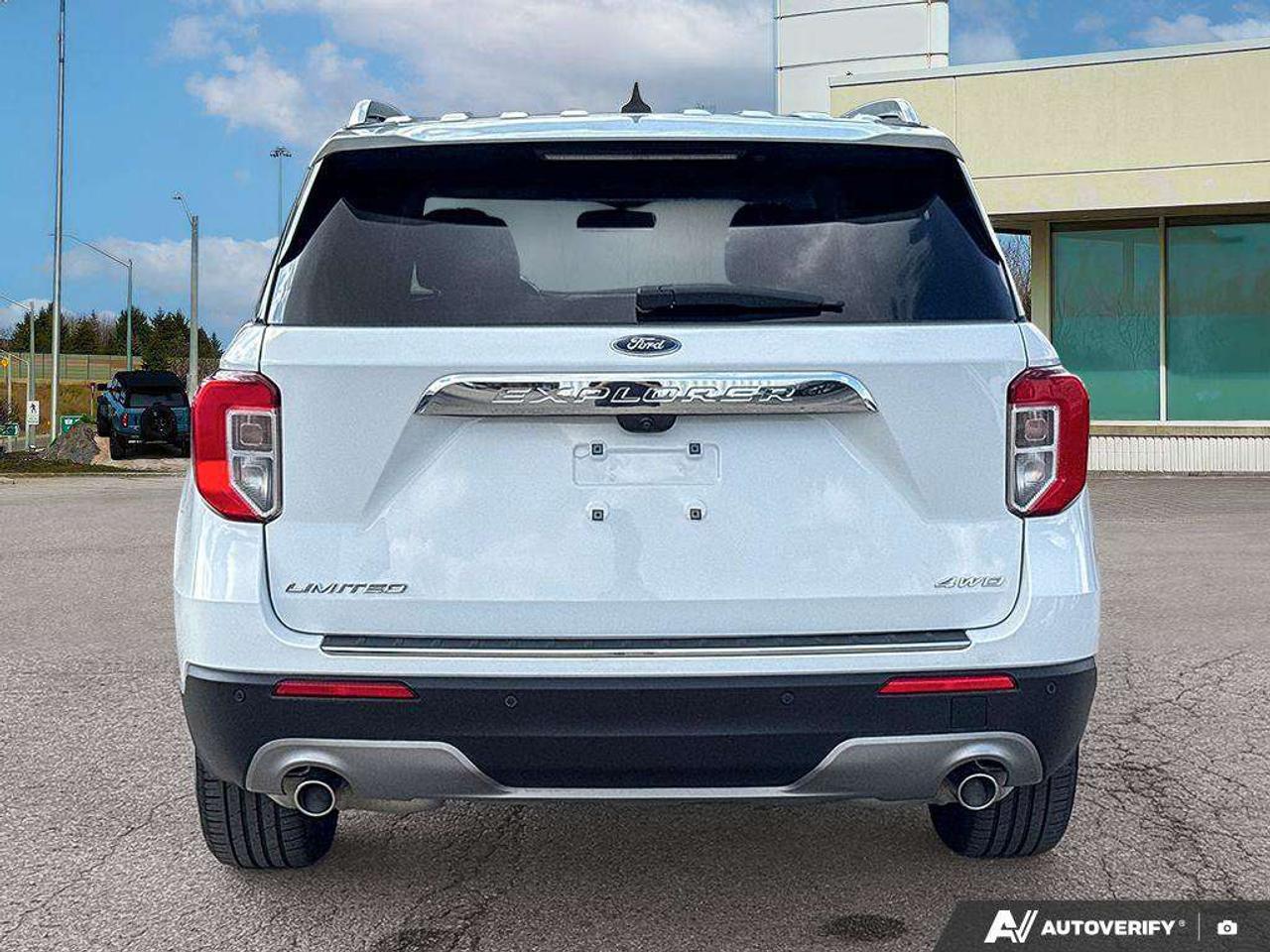 2023 Ford Explorer Limited   301A   MOONROOF   LTHR   HTD ST WHEEL Photo