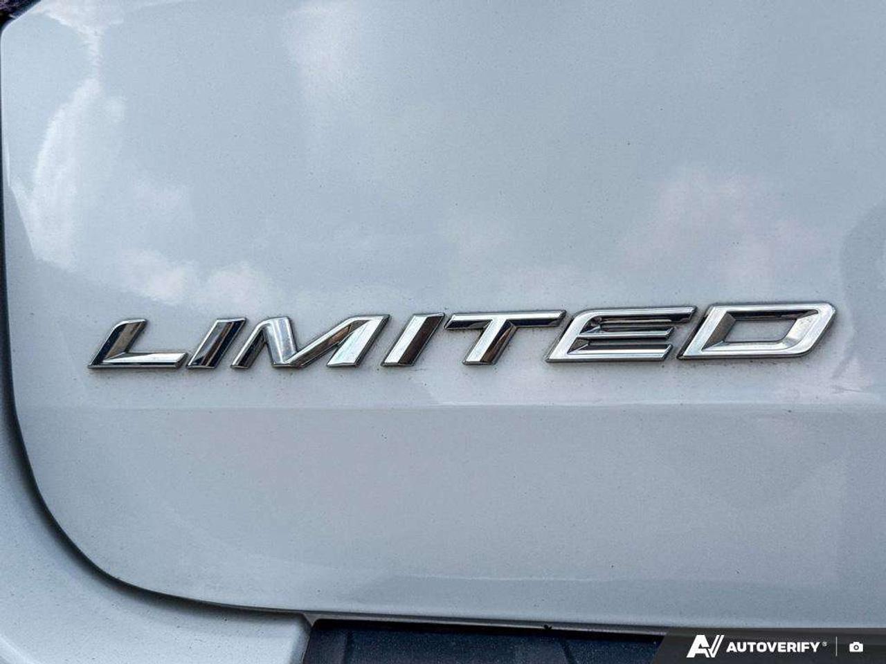 2023 Ford Explorer Limited   301A   MOONROOF   LTHR   HTD ST WHEEL Photo