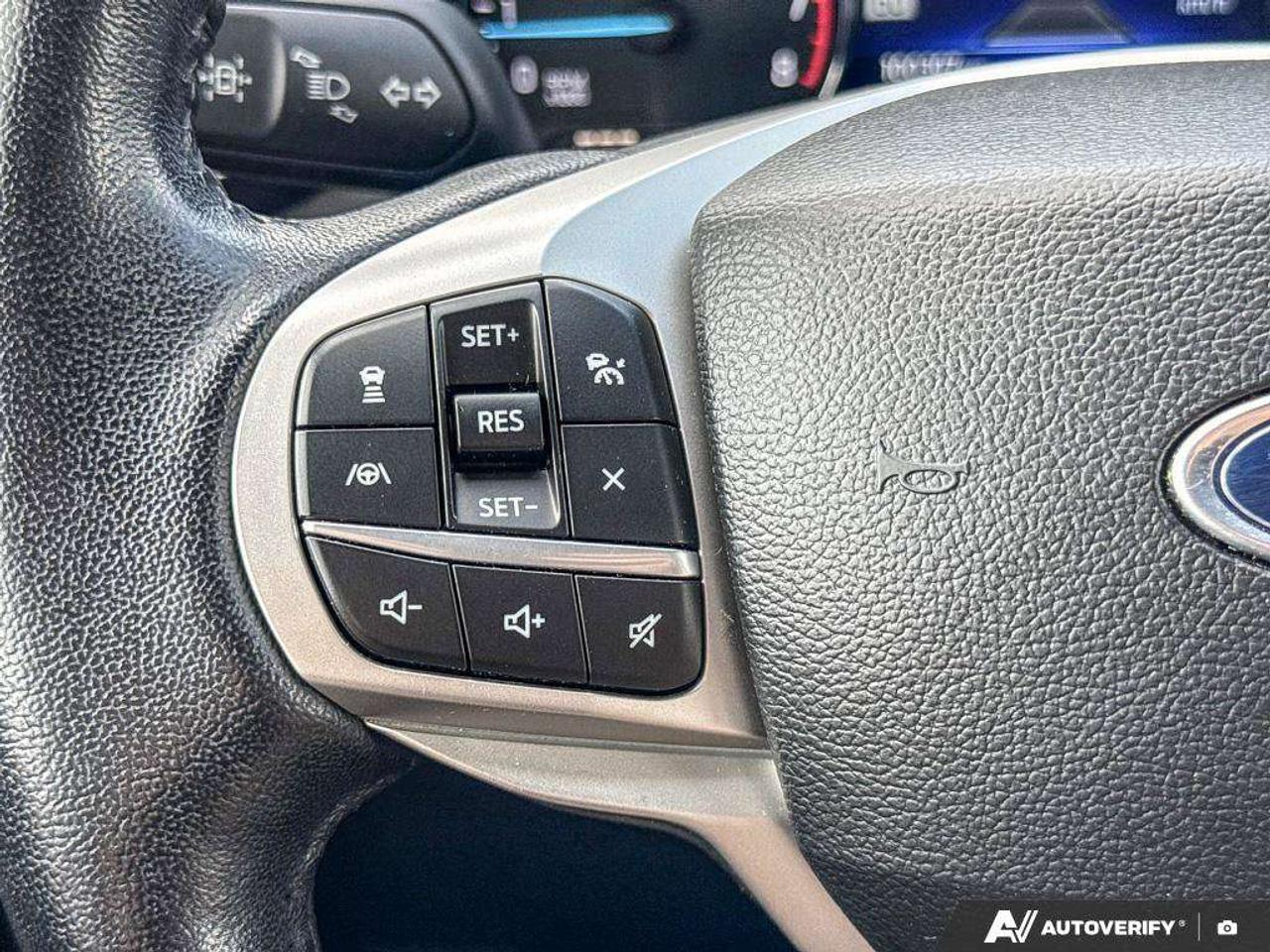 2023 Ford Explorer Limited   301A   MOONROOF   LTHR   HTD ST WHEEL Photo