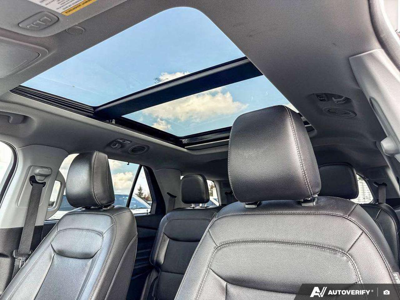 2023 Ford Explorer Limited   301A   MOONROOF   LTHR   HTD ST WHEEL Photo