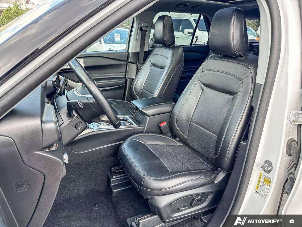 2023 Ford Explorer Limited   301A   MOONROOF   LTHR   HTD ST WHEEL Photo