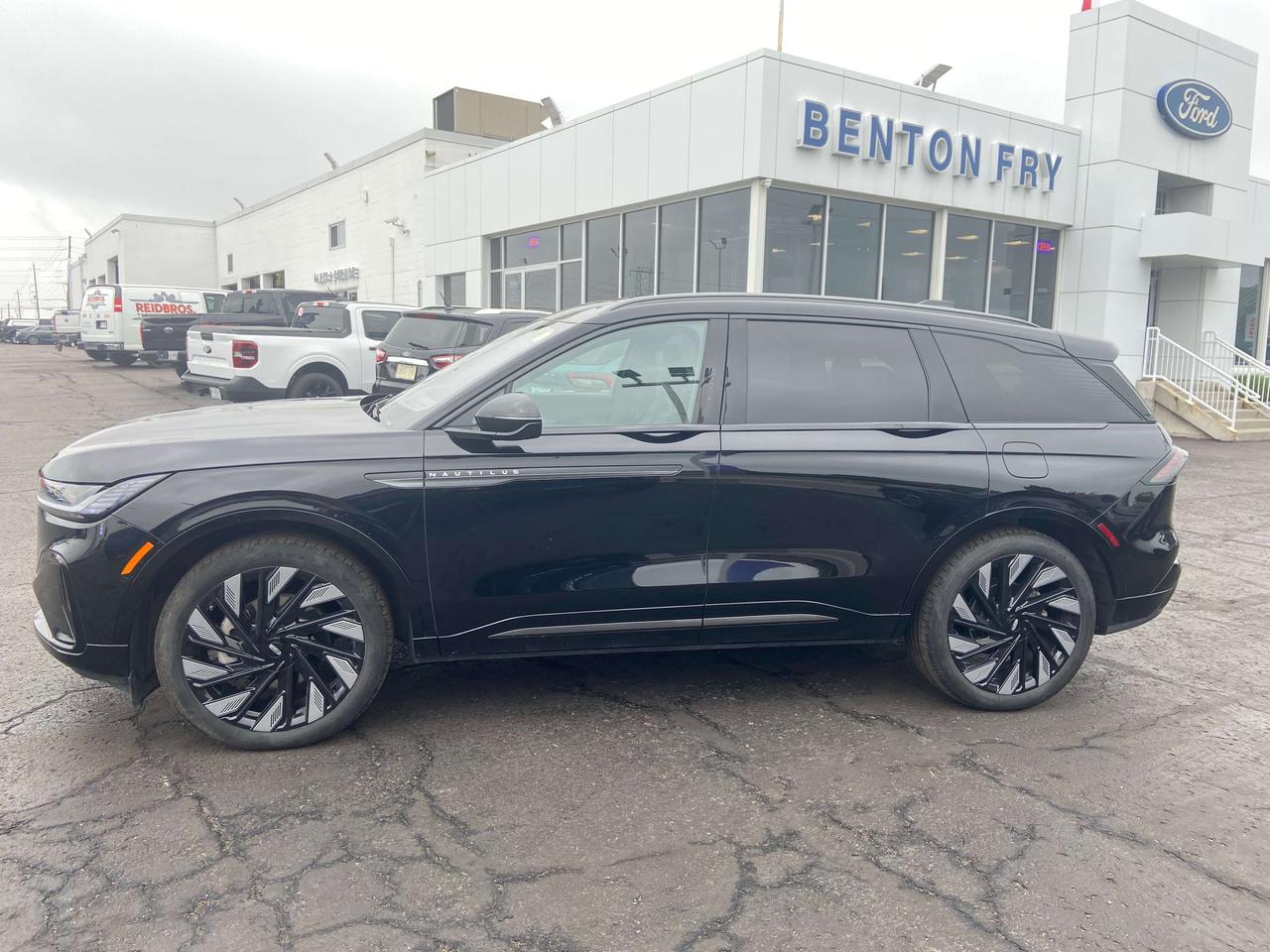 2025 Lincoln Nautilus RESERVE 2.0L AWD JET APPEARANCE ADAPTIVE LEATHER Photo5