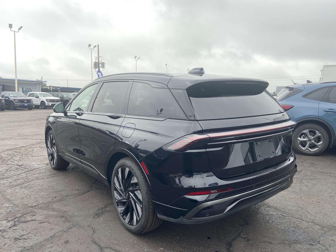 2025 Lincoln Nautilus RESERVE 2.0L AWD JET APPEARANCE ADAPTIVE LEATHER Photo