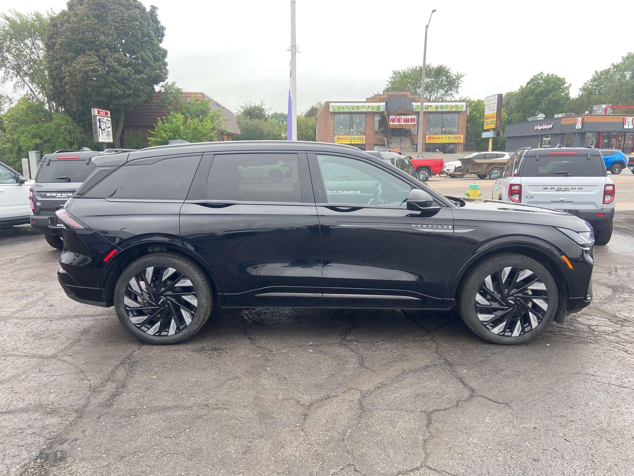 2025 Lincoln Nautilus RESERVE 2.0L AWD JET APPEARANCE ADAPTIVE LEATHER Photo