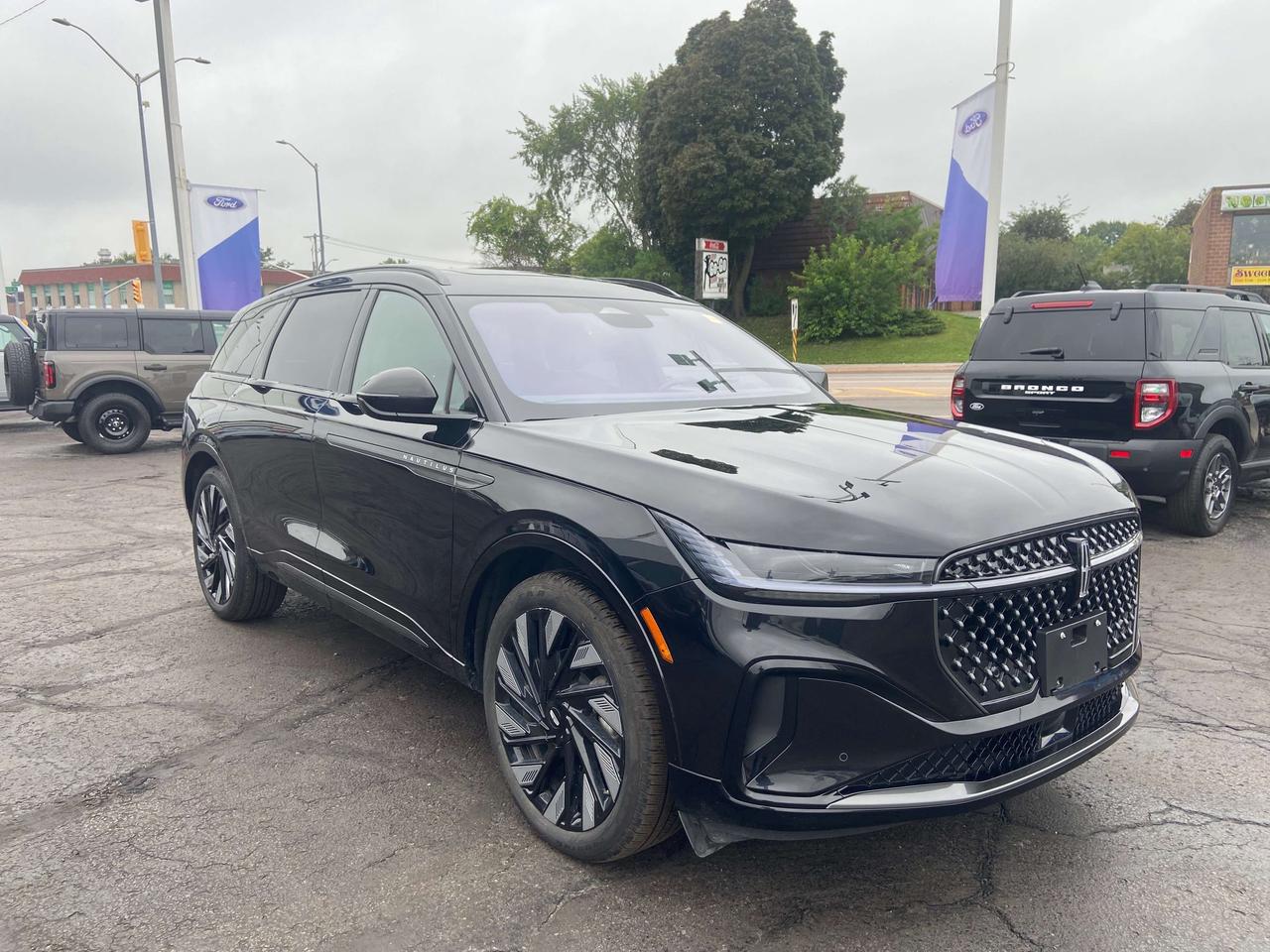 2025 Lincoln Nautilus RESERVE 2.0L AWD JET APPEARANCE ADAPTIVE LEATHER Photo