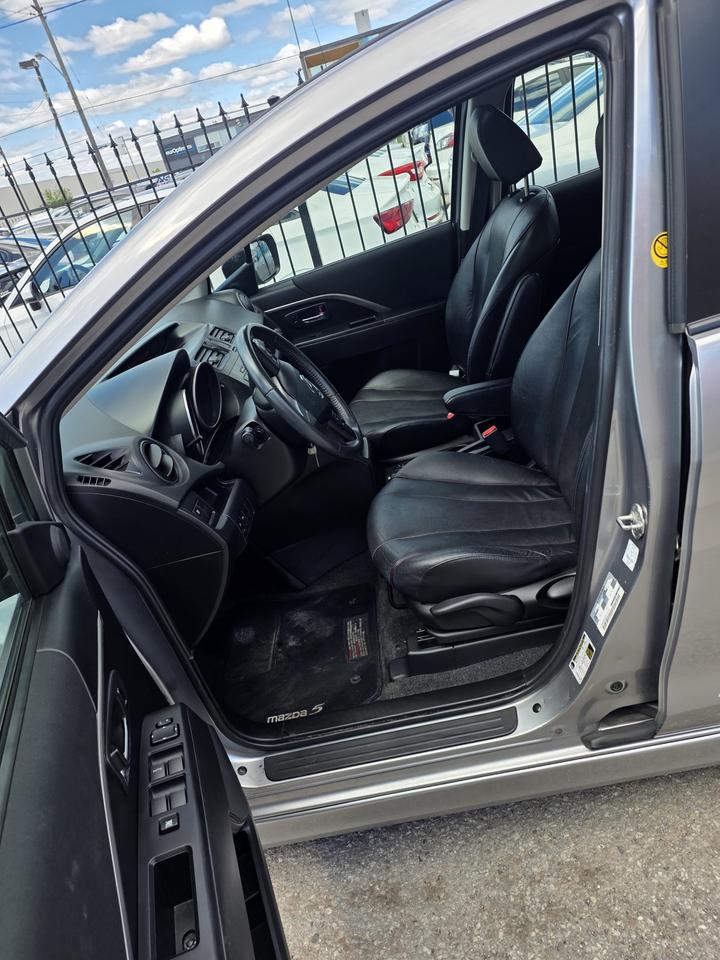 2014 Mazda MAZDA5 Grand Touring Photo