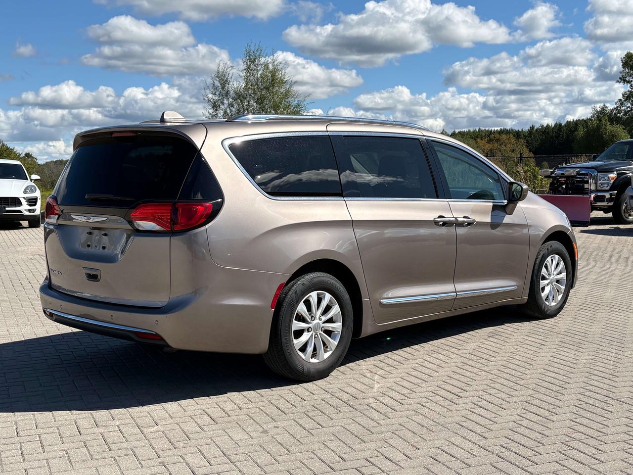 2018 Chrysler Pacifica Touring-L Plus Leather Heated Seats/Steering Wheel Photo