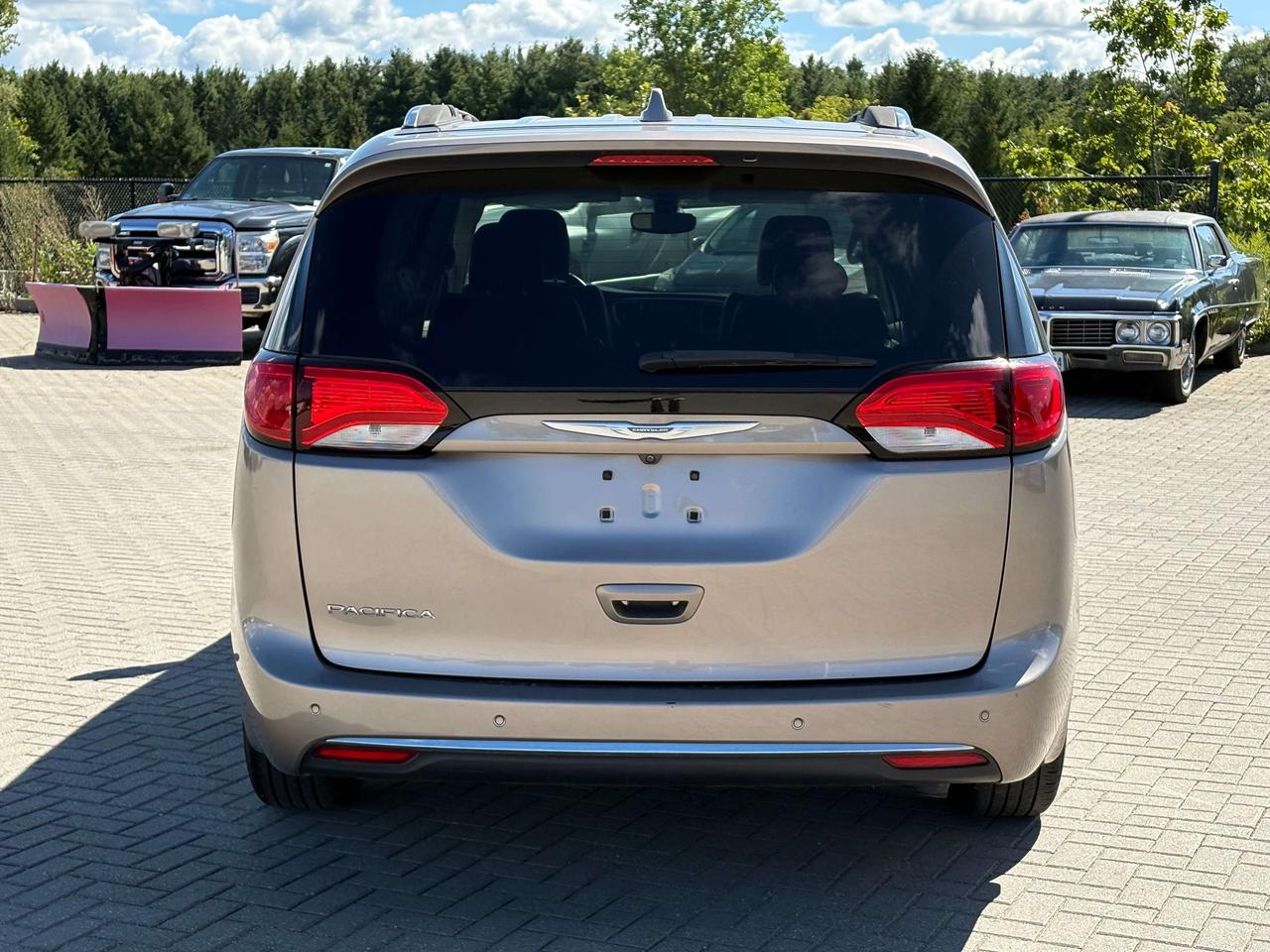 2018 Chrysler Pacifica Touring-L Plus Leather Heated Seats/Steering Wheel Photo