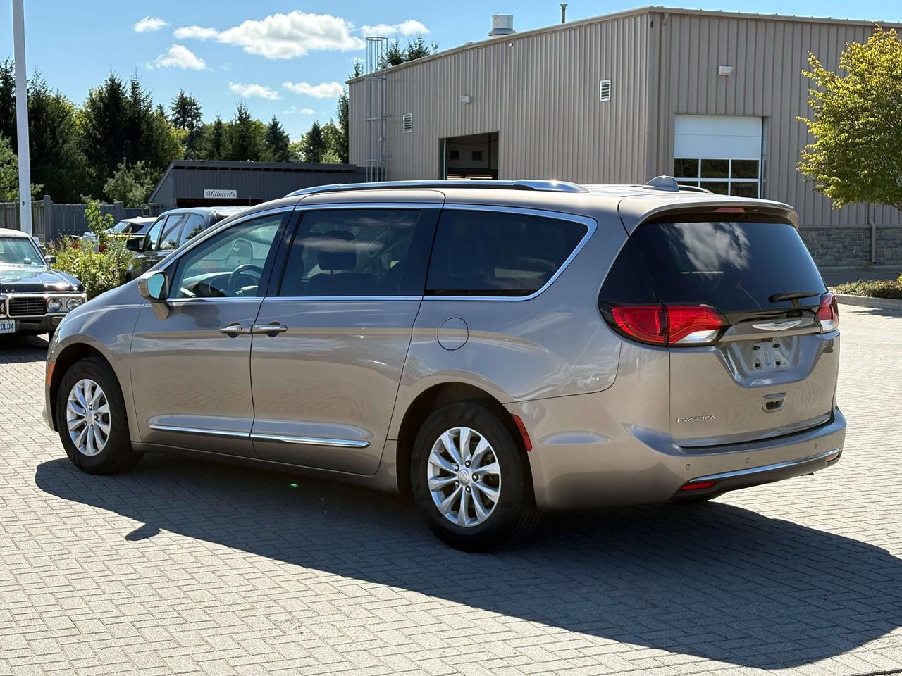 2018 Chrysler Pacifica Touring-L Plus Leather Heated Seats/Steering Wheel Photo