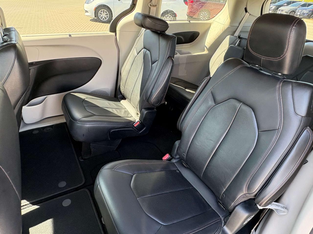 2018 Chrysler Pacifica Touring-L Plus Leather Heated Seats/Steering Wheel Photo