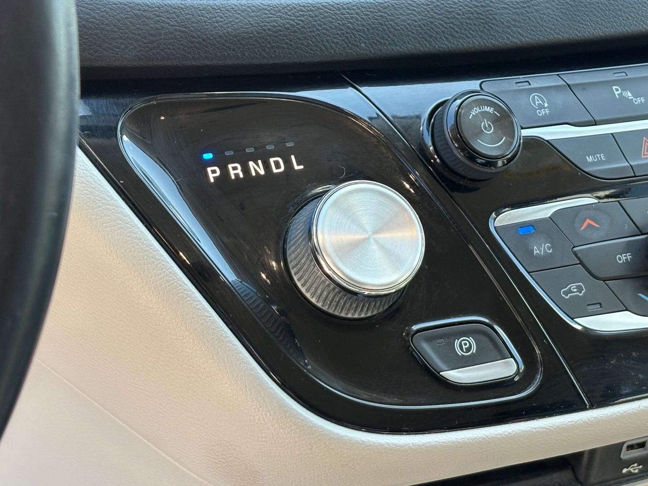 2018 Chrysler Pacifica Touring-L Plus Leather Heated Seats/Steering Wheel Photo