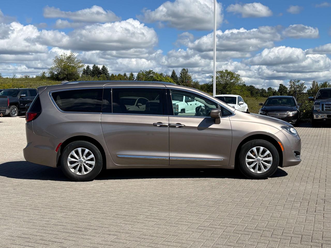2018 Chrysler Pacifica Touring-L Plus Leather Heated Seats/Steering Wheel Photo
