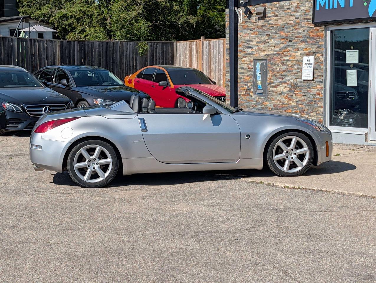 2004 Nissan 350Z Clean CarFax   2 Keys   6-Speed Manual Photo