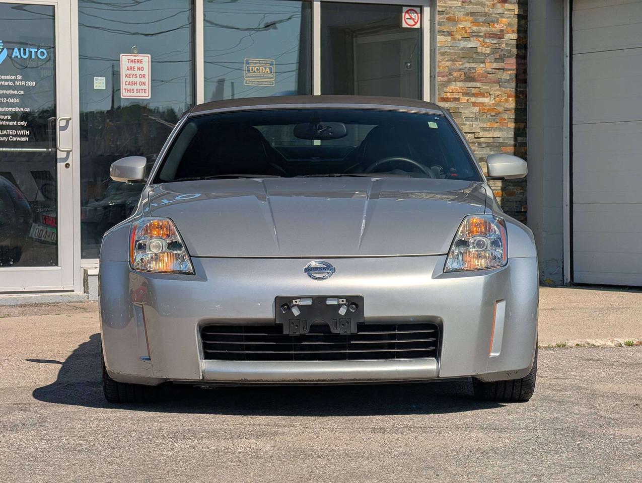 2004 Nissan 350Z Clean CarFax   2 Keys   6-Speed Manual Photo